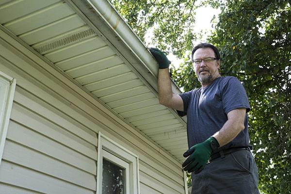 Gutter Cleaning of Elizabethtown workers